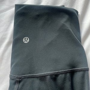 Dark green Lulu lemon leggings align